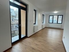 Vitan Mall, adiacent Piata Alba Iulia, 5 camere