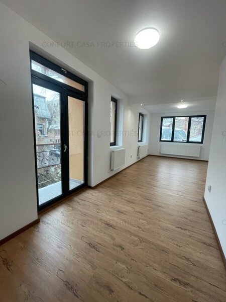 Vitan Mall, adiacent Piata Alba Iulia, 5 camere