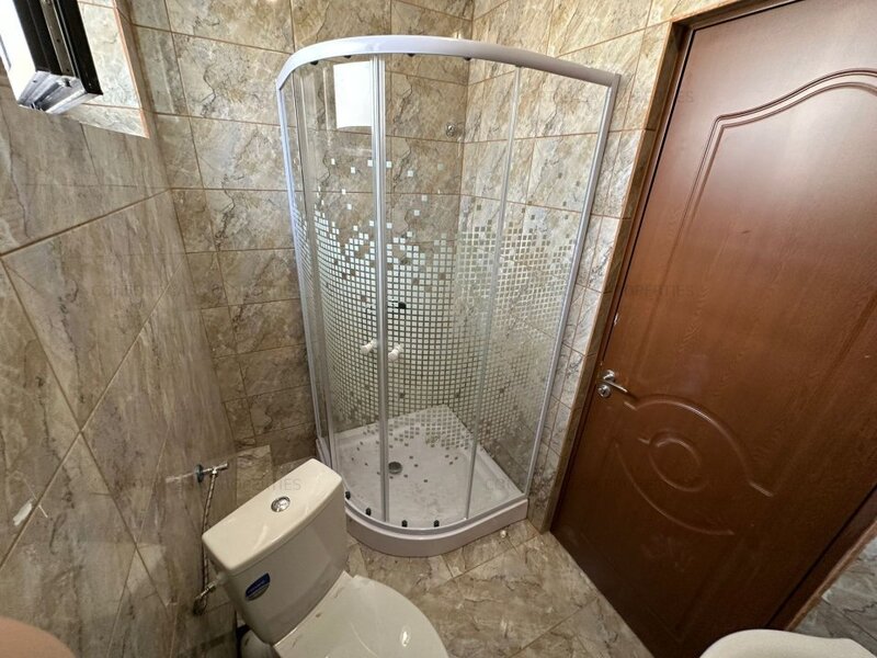 Vitan Mall, adiacent Piata Alba Iulia, 5 camere