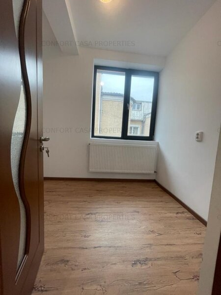 Vitan Mall, adiacent Piata Alba Iulia, 5 camere