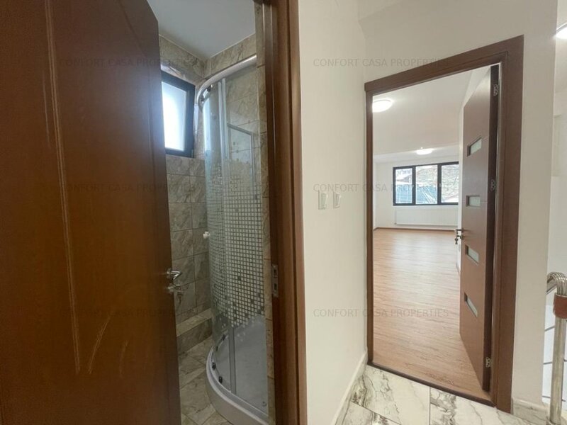 Vitan Mall, adiacent Piata Alba Iulia, 5 camere